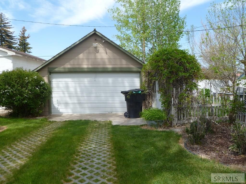 Image 5 of property listing at 748 Falls Avenue, American Falls, ID 83211