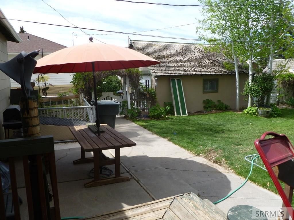 Image 9 of property listing at 748 Falls Avenue, American Falls, ID 83211