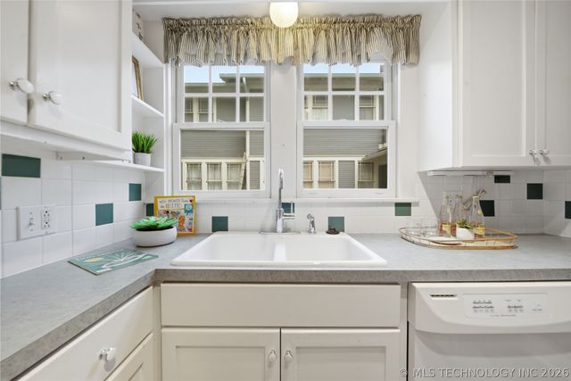 1712 S Owasso Avenue, Tulsa, OK 74120