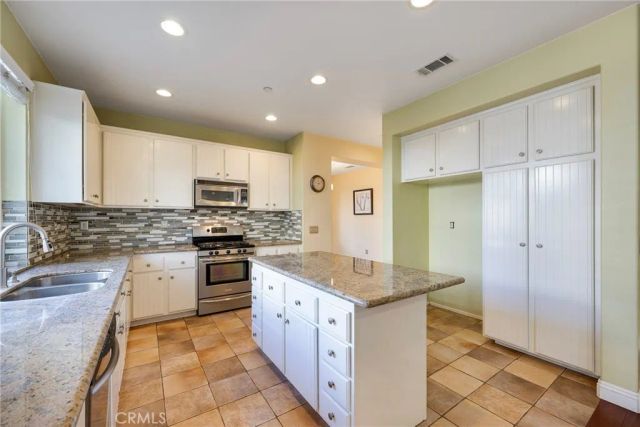 11 Springwater Dr, Buena Park, CA 90621