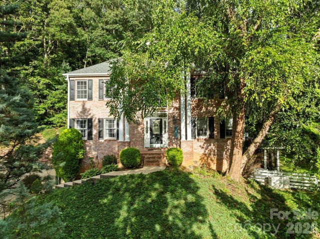 314 Sweetwater Hills Drive, Hendersonville, NC 28791