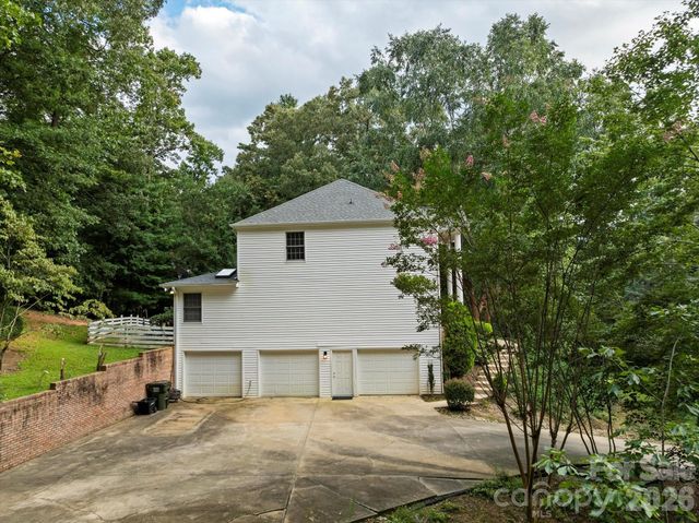 314 Sweetwater Hills Drive, Hendersonville, NC 28791