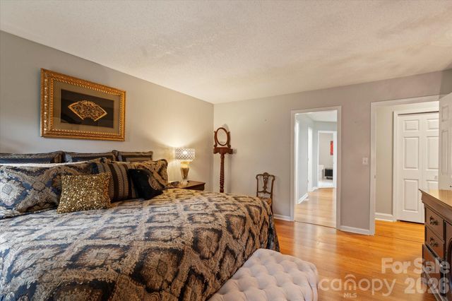 314 Sweetwater Hills Drive, Hendersonville, NC 28791