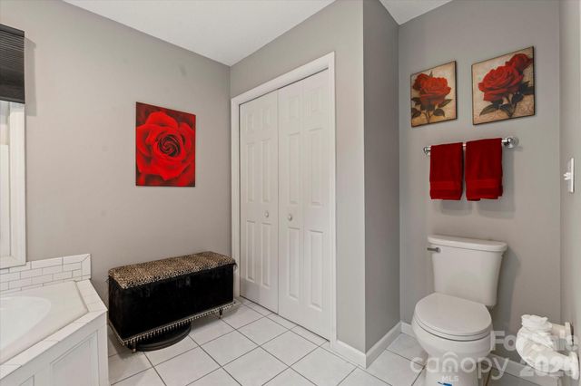 314 Sweetwater Hills Drive, Hendersonville, NC 28791