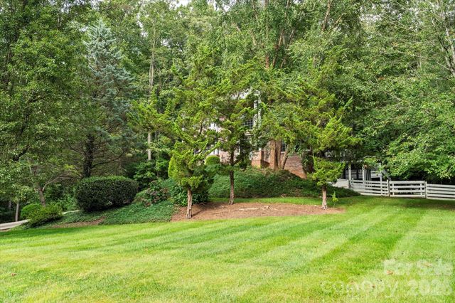 314 Sweetwater Hills Drive, Hendersonville, NC 28791