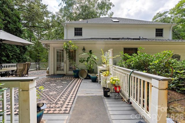 314 Sweetwater Hills Drive, Hendersonville, NC 28791