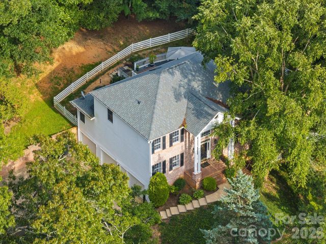314 Sweetwater Hills Drive, Hendersonville, NC 28791