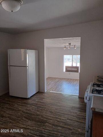 127 E APACHE Street, Huachuca City, AZ 85616