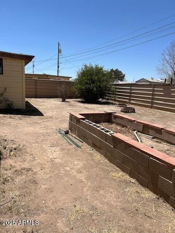 127 E APACHE Street, Huachuca City, AZ 85616