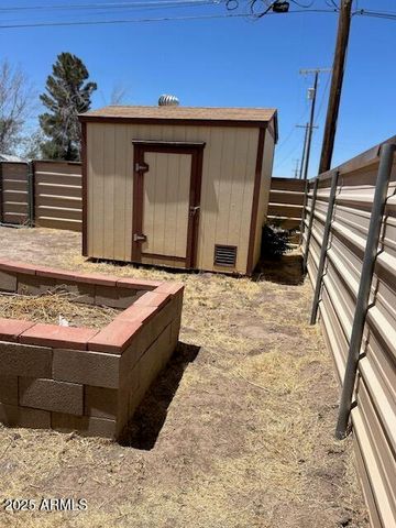 127 E APACHE Street, Huachuca City, AZ 85616