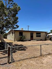 127 E APACHE Street, Huachuca City, AZ 85616