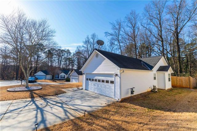 199 Amelia Creek Way, Lawrenceville, GA 30045