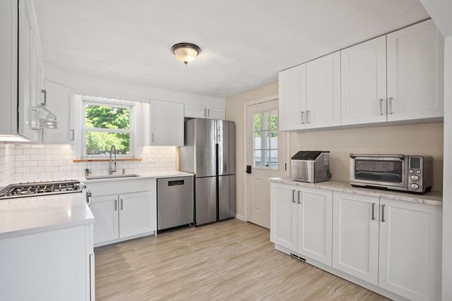 168 Washington St, Groveland, MA 01834