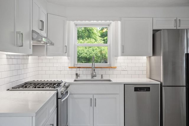 168 Washington St, Groveland, MA 01834