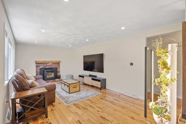 168 Washington St, Groveland, MA 01834