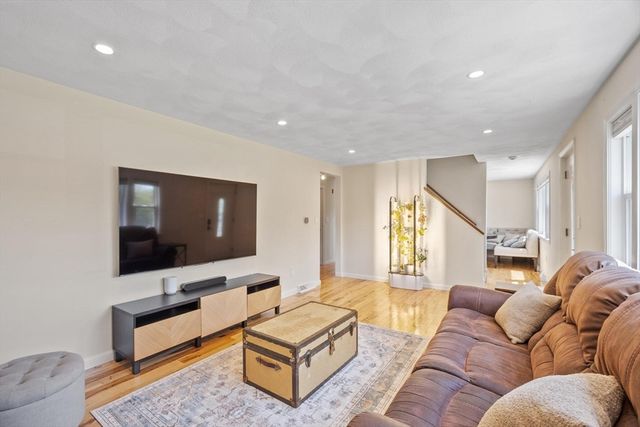 168 Washington St, Groveland, MA 01834