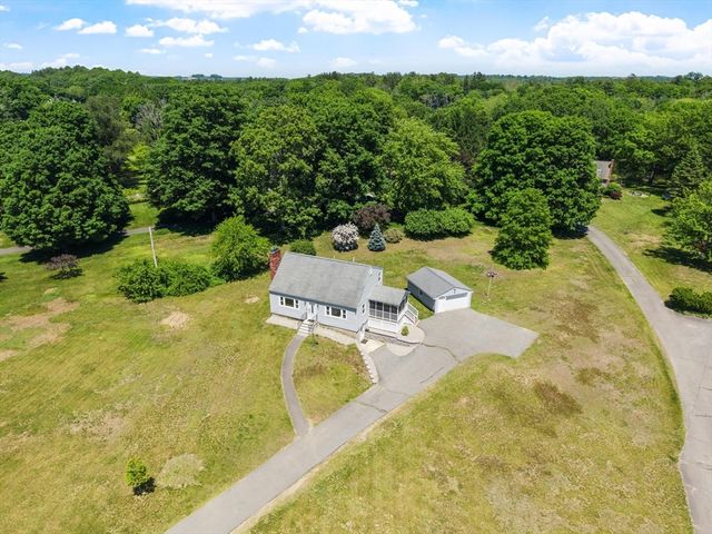 168 Washington St, Groveland, MA 01834