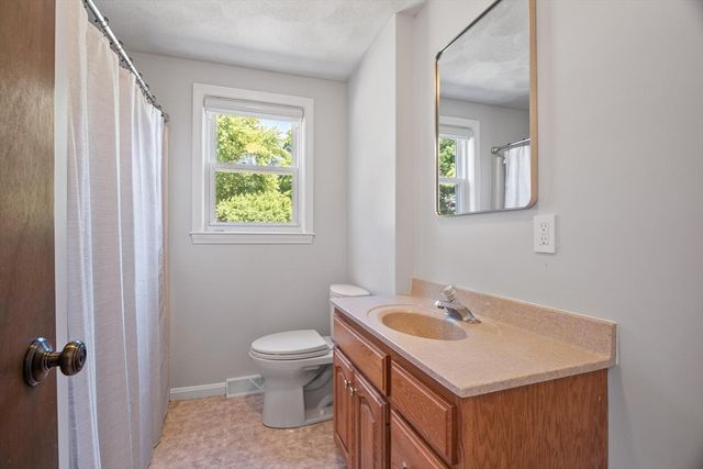 168 Washington St, Groveland, MA 01834
