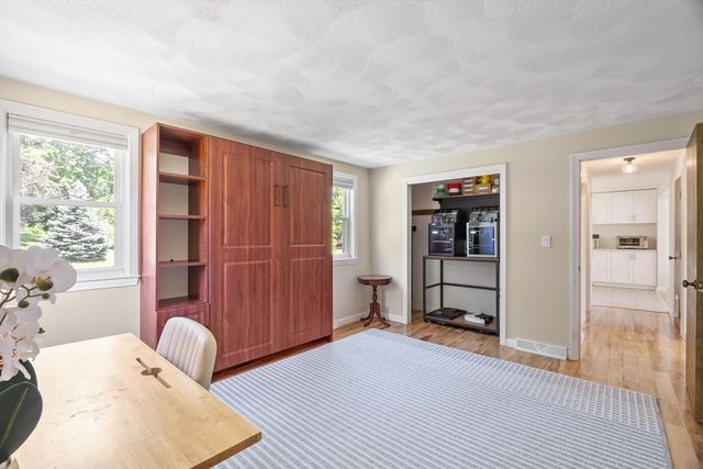 168 Washington St, Groveland, MA 01834