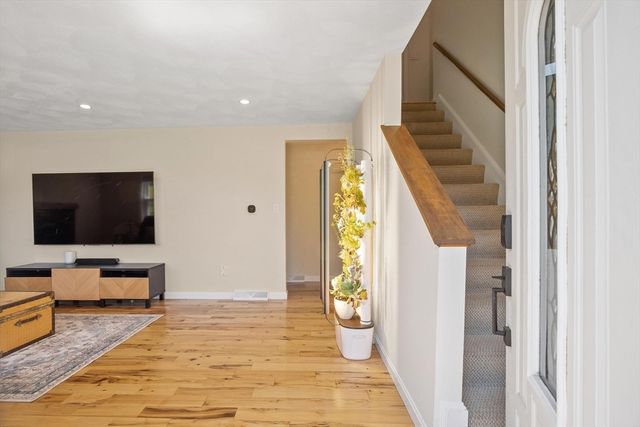 168 Washington St, Groveland, MA 01834