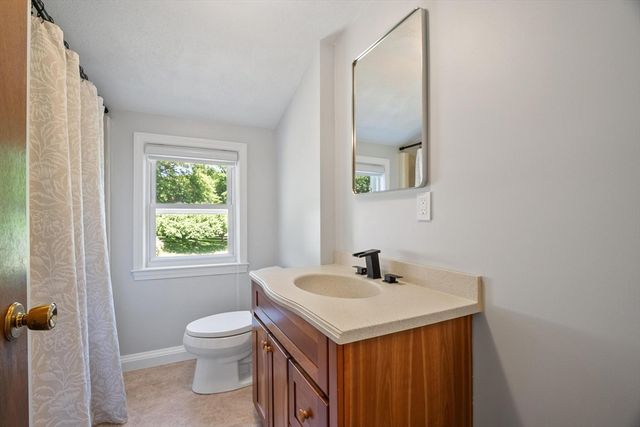 168 Washington St, Groveland, MA 01834
