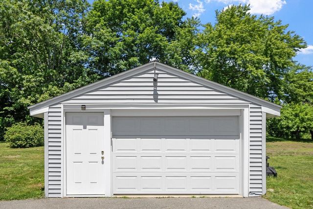 168 Washington St, Groveland, MA 01834