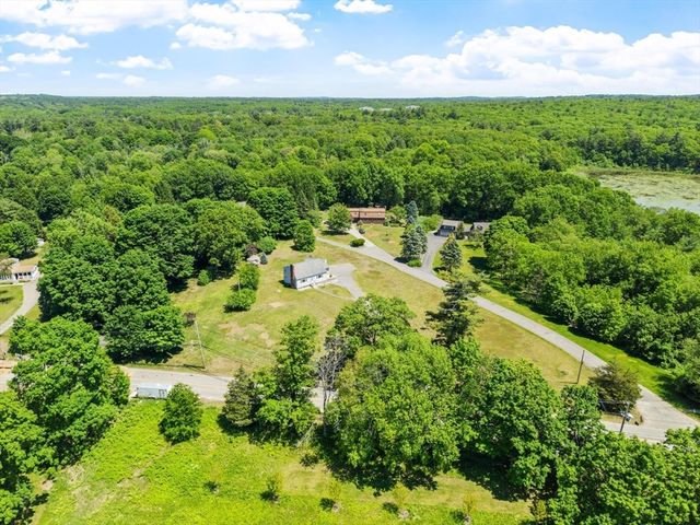 168 Washington St, Groveland, MA 01834