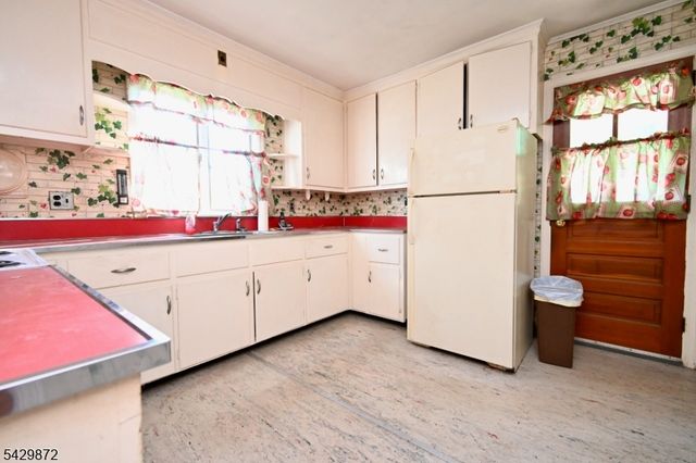5 Gwyneth Rd, West Milford Twp., NJ 07480