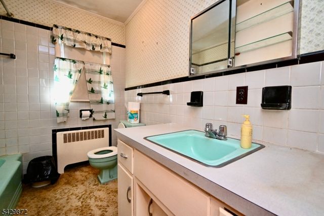 5 Gwyneth Rd, West Milford Twp., NJ 07480