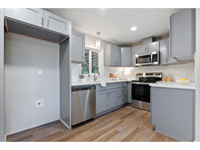 32900 Se COLORADO Rd, Sandy, OR 97055