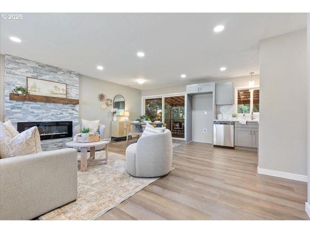32900 Se COLORADO Rd, Sandy, OR 97055