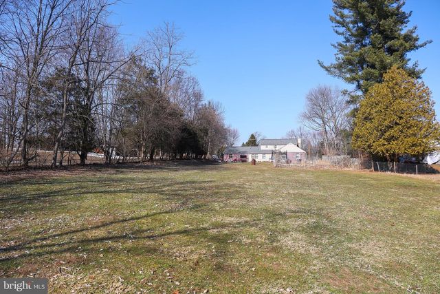 1024 E LISBURN ROAD, Mechanicsburg, PA 17055