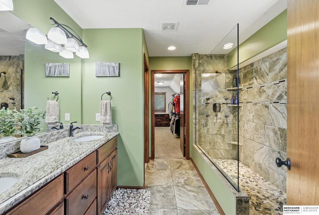 18229 C Street, Omaha, NE 68130