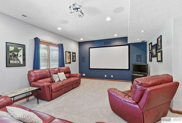 18229 C Street, Omaha, NE 68130