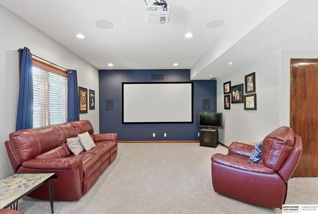 18229 C Street, Omaha, NE 68130