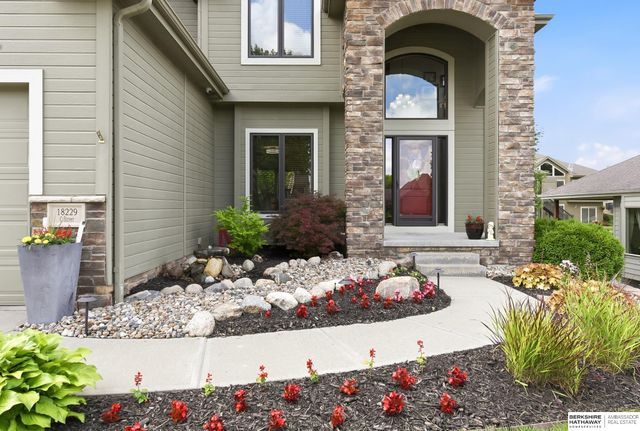 18229 C Street, Omaha, NE 68130