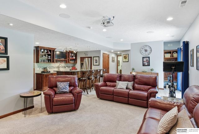 18229 C Street, Omaha, NE 68130