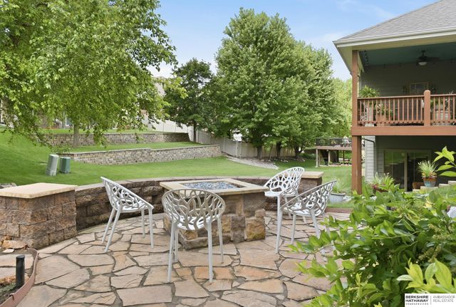 18229 C Street, Omaha, NE 68130