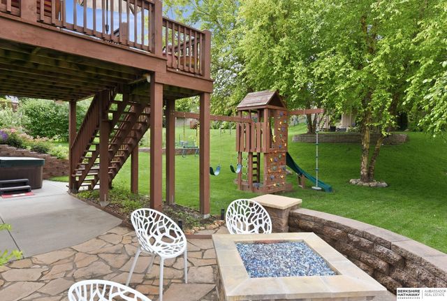 18229 C Street, Omaha, NE 68130