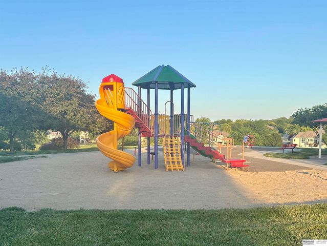 18229 C Street, Omaha, NE 68130