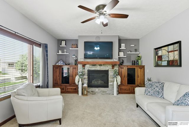 18229 C Street, Omaha, NE 68130