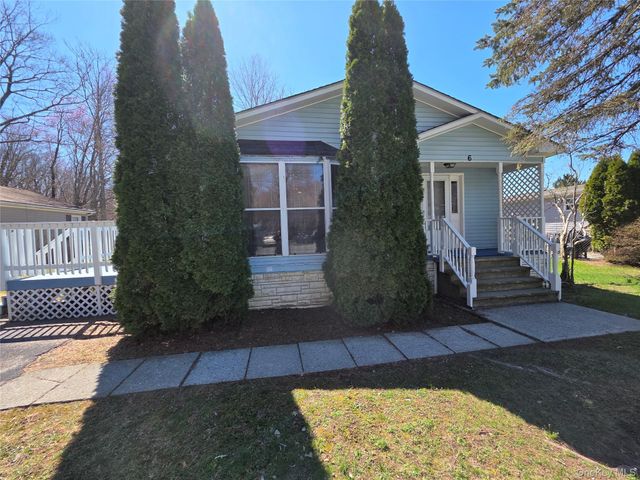 6 Short Lane, Hyde Park, NY 12538