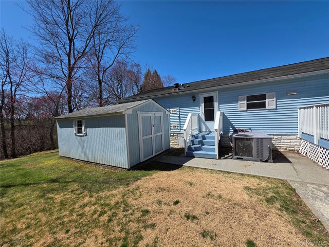 6 Short Lane, Hyde Park, NY 12538