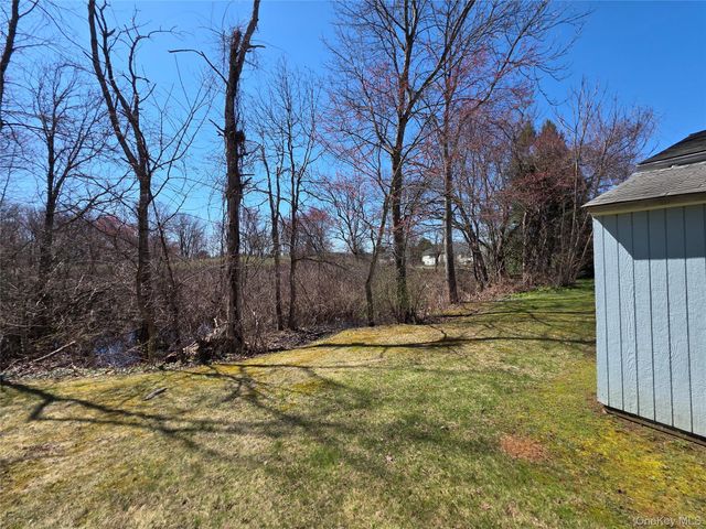 6 Short Lane, Hyde Park, NY 12538