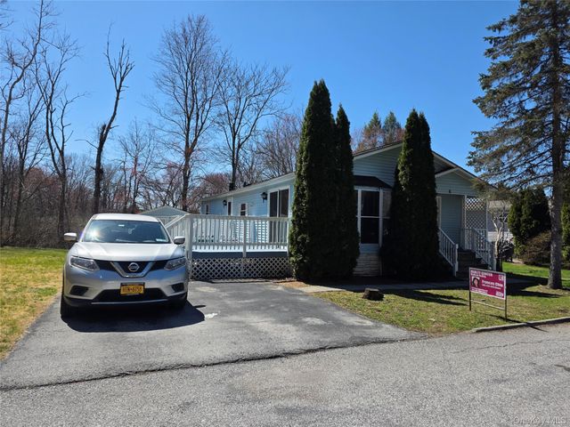 6 Short Lane, Hyde Park, NY 12538