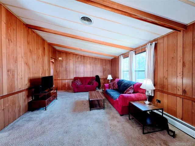 6 Short Lane, Hyde Park, NY 12538