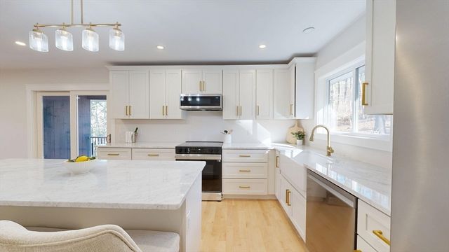 7 Woodlawn Drive, Sturbridge, MA 01566