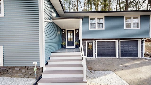 7 Woodlawn Drive, Sturbridge, MA 01566