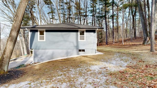 7 Woodlawn Drive, Sturbridge, MA 01566