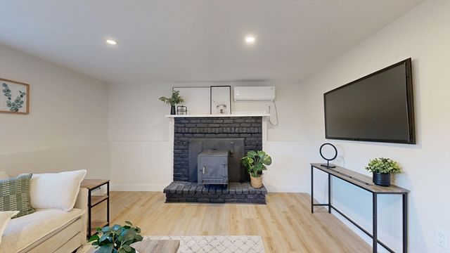 7 Woodlawn Drive, Sturbridge, MA 01566